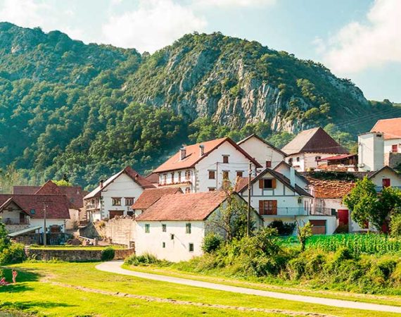 La puerta a los Pirineos EN